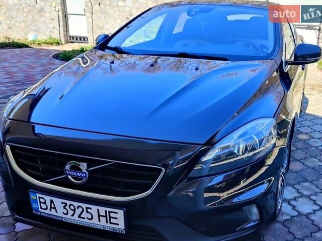 Чорний Вольво V40, об'ємом двигуна 1.6 л та пробігом 170 тис. км за 12379 $, фото 1 на Automoto.ua