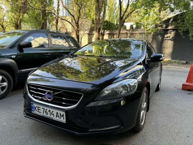 Чорний Вольво V40, об'ємом двигуна 1.6 л та пробігом 296 тис. км за 8364 $, фото 1 на Automoto.ua