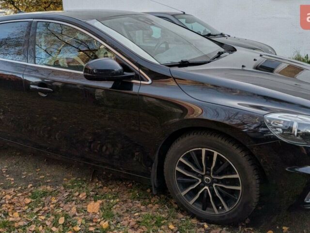 Черный Вольво В40, объемом двигателя 1.6 л и пробегом 185 тыс. км за 11300 $, фото 1 на Automoto.ua