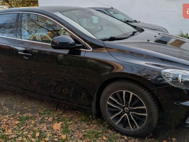 Черный Вольво В40, объемом двигателя 1.6 л и пробегом 185 тыс. км за 11300 $, фото 1 на Automoto.ua