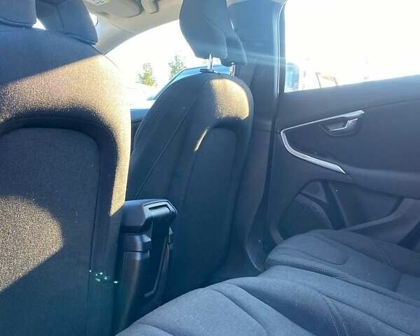 Черный Вольво В40, объемом двигателя 1.97 л и пробегом 232 тыс. км за 13700 $, фото 1 на Automoto.ua
