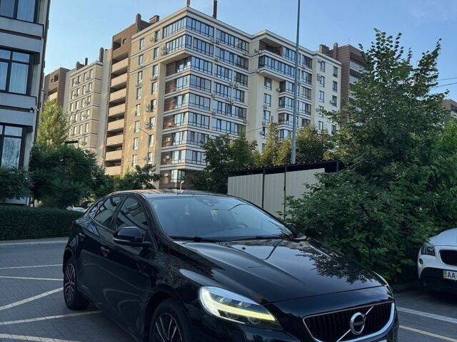 Чорний Вольво V40, об'ємом двигуна 1.97 л та пробігом 229 тис. км за 13000 $, фото 1 на Automoto.ua
