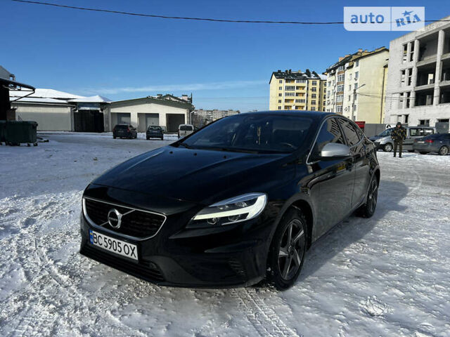 Чорний Вольво V40, об'ємом двигуна 1.97 л та пробігом 250 тис. км за 17000 $, фото 1 на Automoto.ua