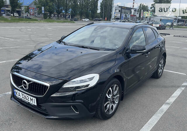 Чорний Вольво V40, об'ємом двигуна 2 л та пробігом 66 тис. км за 18000 $, фото 1 на Automoto.ua