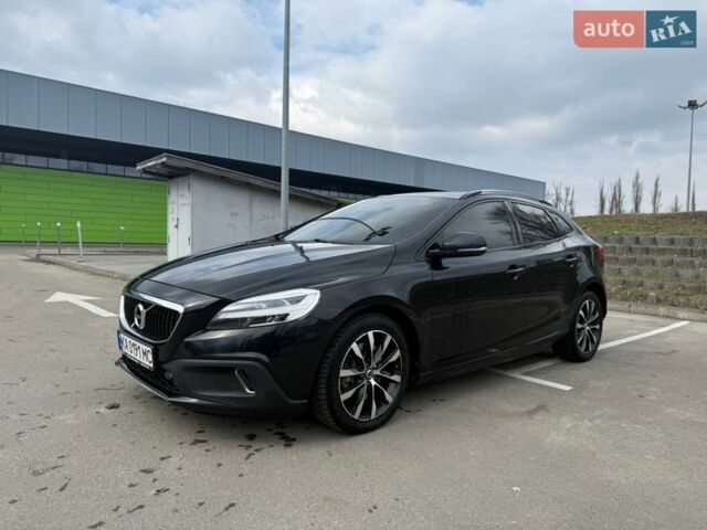 Чорний Вольво V40, об'ємом двигуна 1.5 л та пробігом 117 тис. км за 18000 $, фото 1 на Automoto.ua