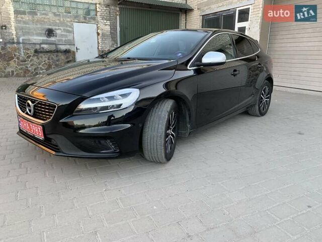 Черный Вольво В40, объемом двигателя 1.97 л и пробегом 220 тыс. км за 16700 $, фото 1 на Automoto.ua
