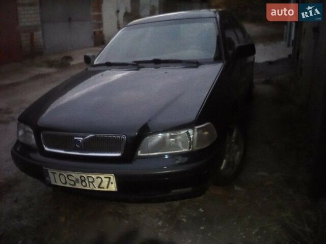 Чорний Вольво V40, об'ємом двигуна 1.9 л та пробігом 300 тис. км за 1500 $, фото 1 на Automoto.ua