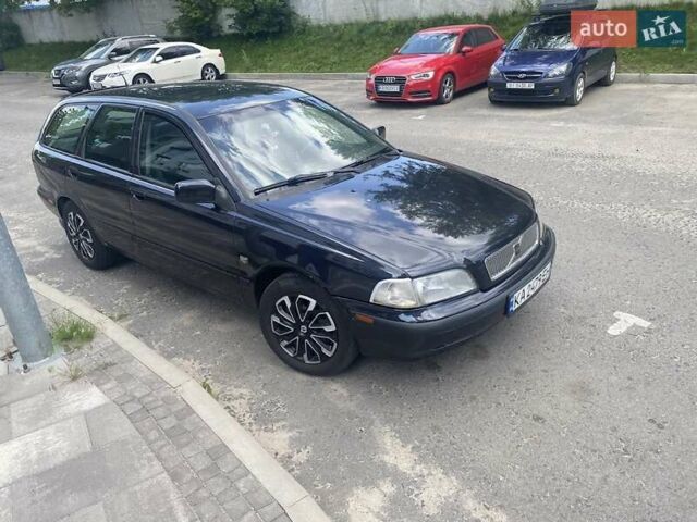 Чорний Вольво V40, об'ємом двигуна 1.7 л та пробігом 284 тис. км за 3500 $, фото 1 на Automoto.ua