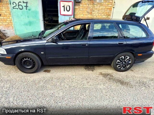 Чорний Вольво V40, об'ємом двигуна 1.7 л та пробігом 290 тис. км за 3000 $, фото 1 на Automoto.ua