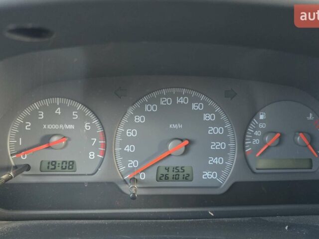 Черный Вольво В40, объемом двигателя 2 л и пробегом 261 тыс. км за 2100 $, фото 1 на Automoto.ua
