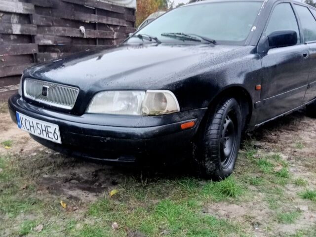 Чорний Вольво V40, об'ємом двигуна 1.8 л та пробігом 300 тис. км за 751 $, фото 1 на Automoto.ua