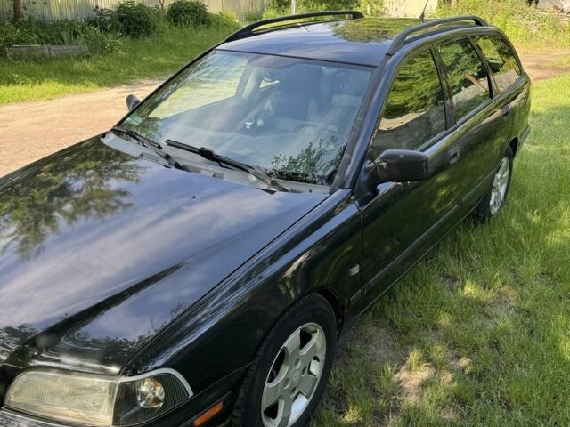 Чорний Вольво V40, об'ємом двигуна 1.8 л та пробігом 292 тис. км за 3600 $, фото 1 на Automoto.ua