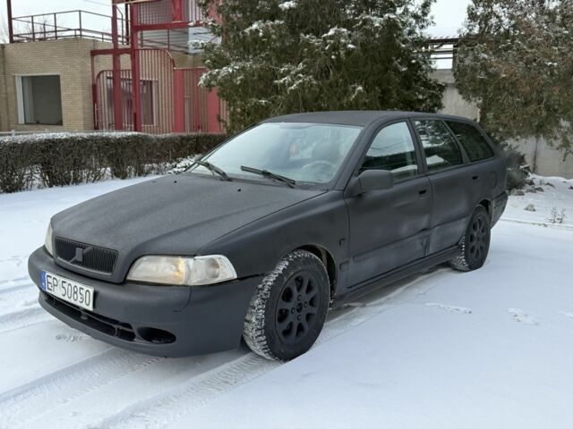 Чорний Вольво V40, об'ємом двигуна 0 л та пробігом 200 тис. км за 1500 $, фото 1 на Automoto.ua