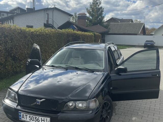 Черный Вольво В40, объемом двигателя 1.9 л и пробегом 320 тыс. км за 2900 $, фото 1 на Automoto.ua