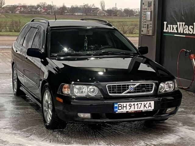 Черный Вольво В40, объемом двигателя 1.9 л и пробегом 200 тыс. км за 3567 $, фото 1 на Automoto.ua