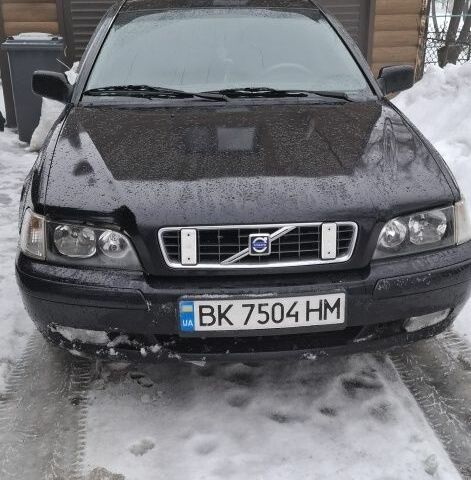 Черный Вольво В40, объемом двигателя 1.9 л и пробегом 276 тыс. км за 4300 $, фото 1 на Automoto.ua