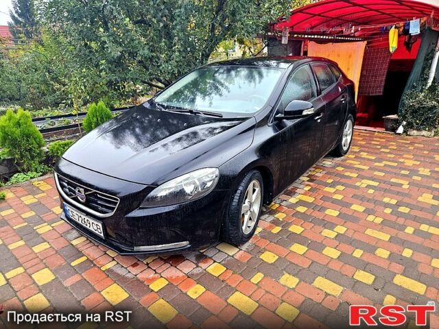 Чорний Вольво V40, об'ємом двигуна 2 л та пробігом 210 тис. км за 10500 $, фото 1 на Automoto.ua