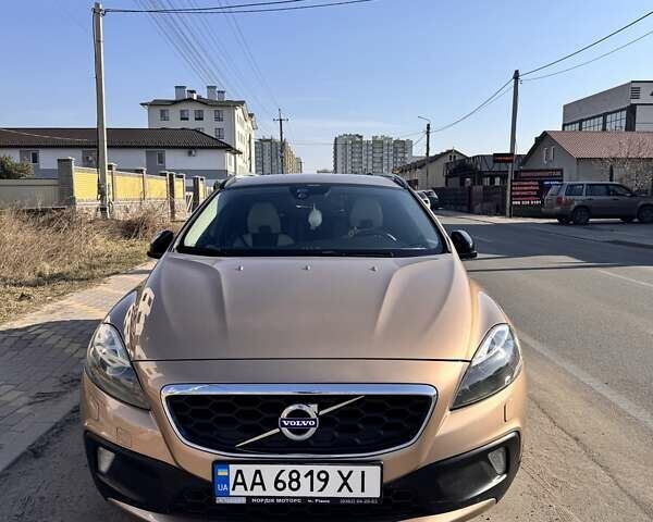 Коричневий Вольво V40, об'ємом двигуна 1.6 л та пробігом 162 тис. км за 12500 $, фото 1 на Automoto.ua