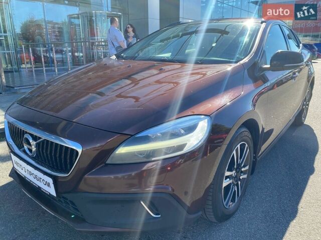 Коричневий Вольво V40, об'ємом двигуна 2 л та пробігом 277 тис. км за 11490 $, фото 1 на Automoto.ua