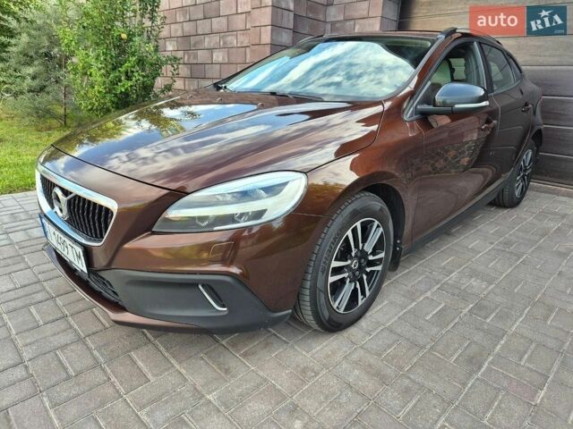 Коричневий Вольво V40, об'ємом двигуна 1.97 л та пробігом 127 тис. км за 14900 $, фото 1 на Automoto.ua