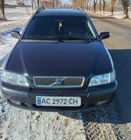 Коричневый Вольво В40, объемом двигателя 1.95 л и пробегом 355 тыс. км за 3500 $, фото 1 на Automoto.ua