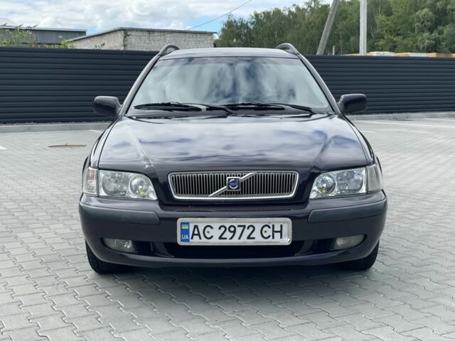 Коричневий Вольво V40, об'ємом двигуна 1.9 л та пробігом 390 тис. км за 2999 $, фото 1 на Automoto.ua