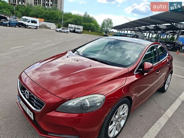 Червоний Вольво V40, об'ємом двигуна 2 л та пробігом 154 тис. км за 15000 $, фото 1 на Automoto.ua