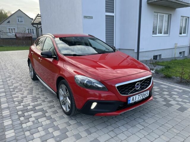 Красный Вольво В40, объемом двигателя 1.6 л и пробегом 226 тыс. км за 11800 $, фото 1 на Automoto.ua