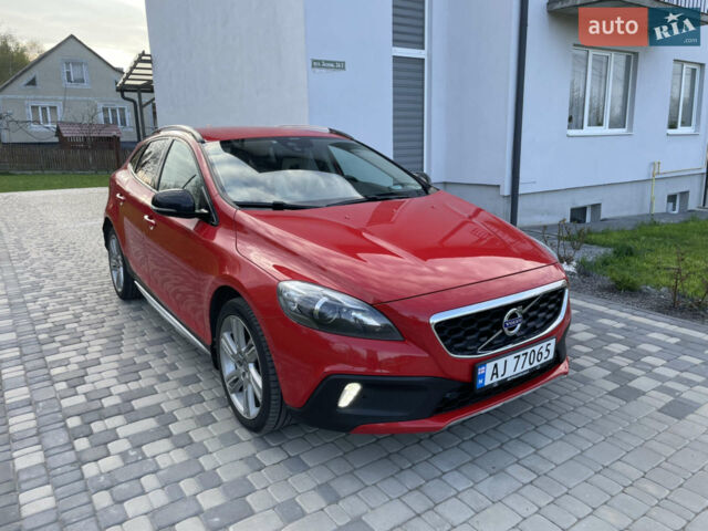 Красный Вольво В40, объемом двигателя 1.6 л и пробегом 235 тыс. км за 11600 $, фото 1 на Automoto.ua