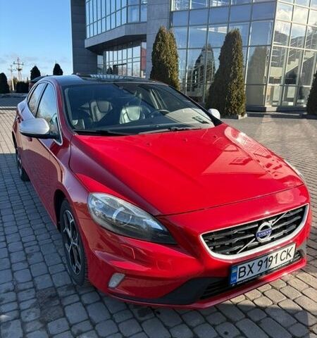 Красный Вольво В40, объемом двигателя 2 л и пробегом 300 тыс. км за 15100 $, фото 1 на Automoto.ua