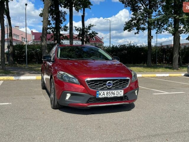 Червоний Вольво V40, об'ємом двигуна 2 л та пробігом 133 тис. км за 17500 $, фото 1 на Automoto.ua