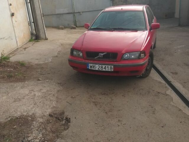 Червоний Вольво V40, об'ємом двигуна 1.9 л та пробігом 339 тис. км за 1100 $, фото 1 на Automoto.ua