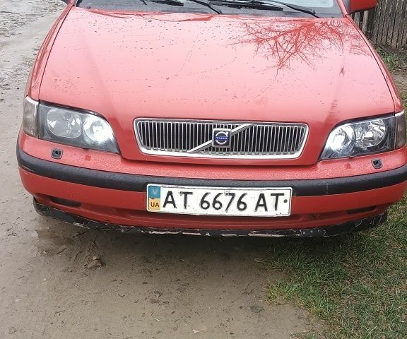 Красный Вольво В40, объемом двигателя 0 л и пробегом 280 тыс. км за 2699 $, фото 1 на Automoto.ua