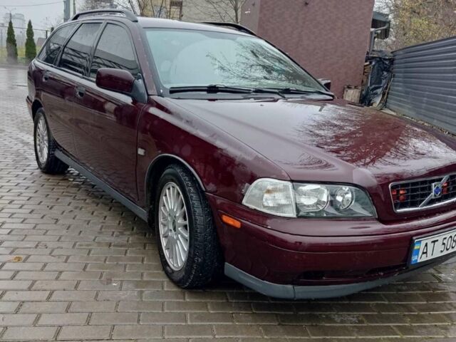 Красный Вольво В40, объемом двигателя 1.7 л и пробегом 230 тыс. км за 3250 $, фото 1 на Automoto.ua