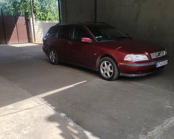 Червоний Вольво V40, об'ємом двигуна 1.8 л та пробігом 130 тис. км за 4000 $, фото 1 на Automoto.ua