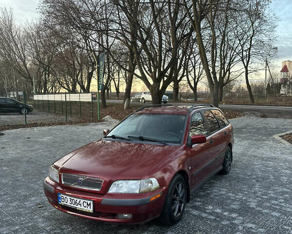 Красный Вольво В40, объемом двигателя 1.78 л и пробегом 250 тыс. км за 2650 $, фото 1 на Automoto.ua
