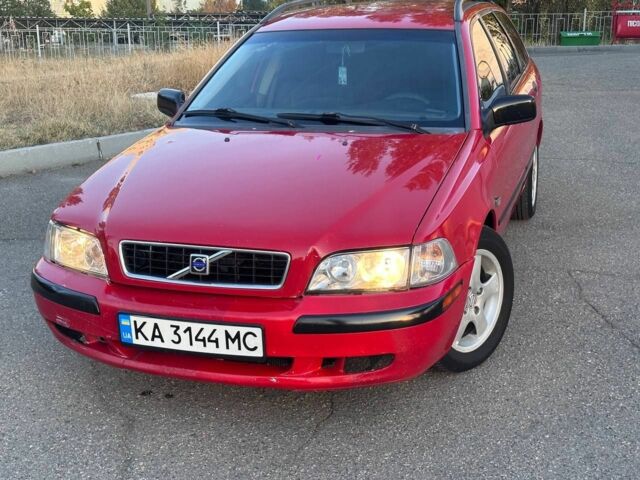 Червоний Вольво V40, об'ємом двигуна 1.9 л та пробігом 420 тис. км за 2700 $, фото 1 на Automoto.ua