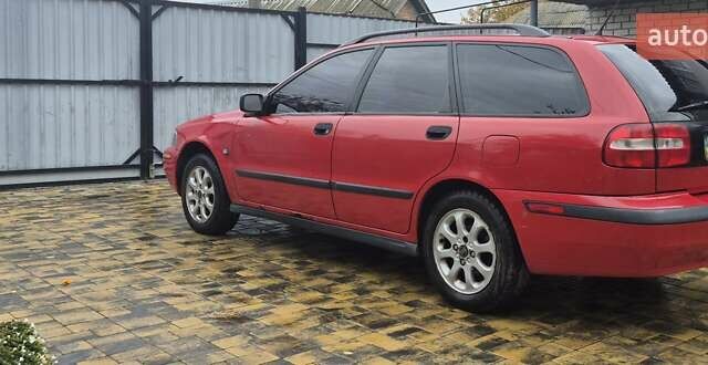 Червоний Вольво V40, об'ємом двигуна 1.95 л та пробігом 220 тис. км за 3900 $, фото 1 на Automoto.ua