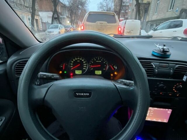 Червоний Вольво V40, об'ємом двигуна 1.8 л та пробігом 400 тис. км за 1600 $, фото 1 на Automoto.ua