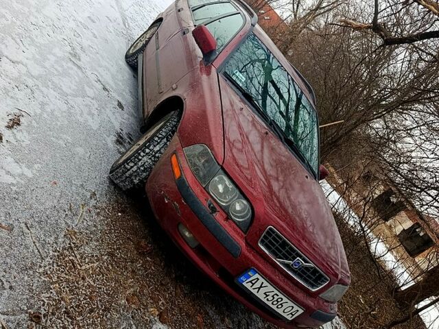Красный Вольво В40, объемом двигателя 1.8 л и пробегом 300 тыс. км за 1500 $, фото 1 на Automoto.ua
