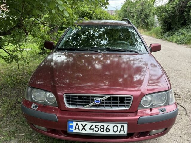 Червоний Вольво V40, об'ємом двигуна 1.8 л та пробігом 408 тис. км за 2000 $, фото 1 на Automoto.ua