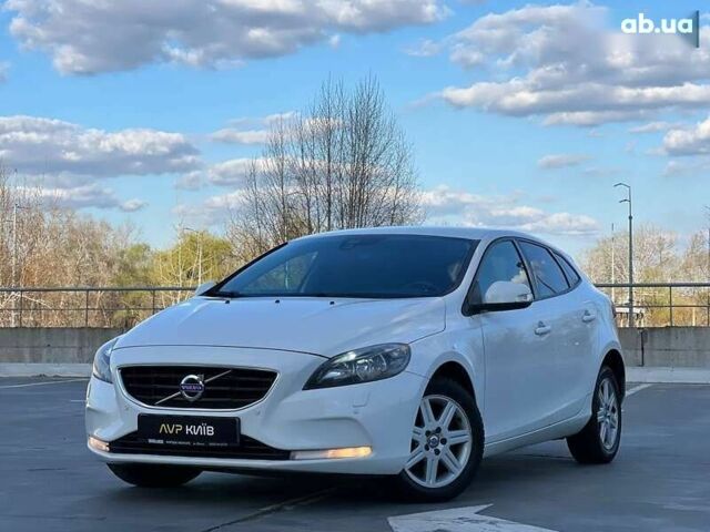 Вольво В40, объемом двигателя 1.6 л и пробегом 307 тыс. км за 8900 $, фото 1 на Automoto.ua