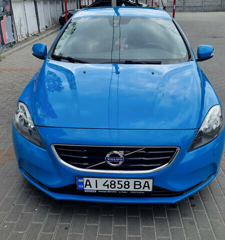 Вольво В40, объемом двигателя 1.56 л и пробегом 146 тыс. км за 12300 $, фото 1 на Automoto.ua