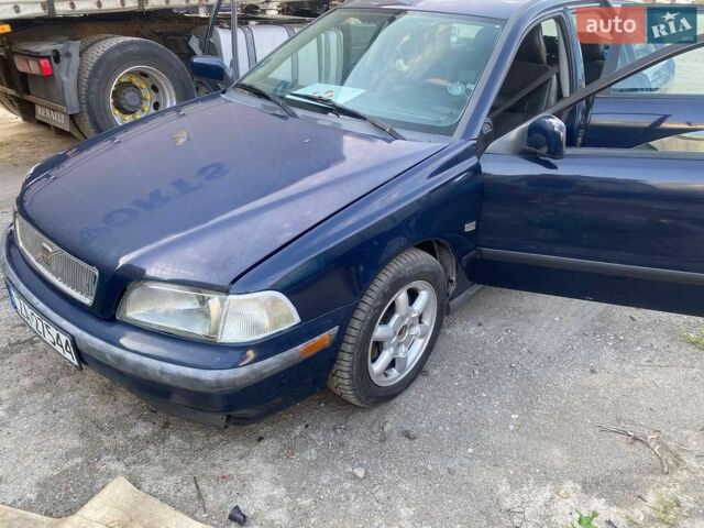 Вольво V40, об'ємом двигуна 1.9 л та пробігом 150 тис. км за 1700 $, фото 1 на Automoto.ua