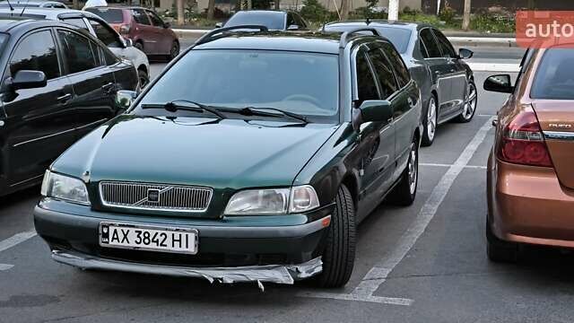 Вольво В40, объемом двигателя 1.95 л и пробегом 390 тыс. км за 4000 $, фото 1 на Automoto.ua
