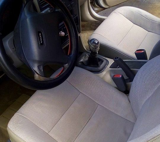 Вольво В40, объемом двигателя 1.9 л и пробегом 368 тыс. км за 2600 $, фото 1 на Automoto.ua