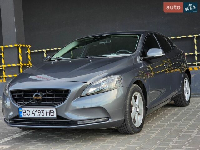 Сірий Вольво V40, об'ємом двигуна 1.6 л та пробігом 308 тис. км за 9999 $, фото 1 на Automoto.ua