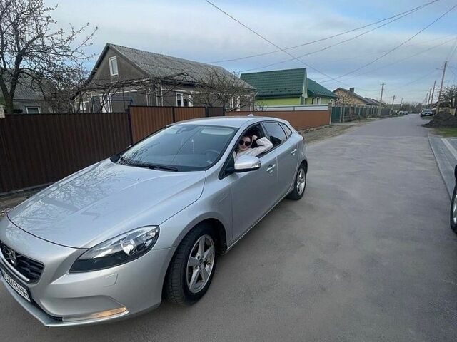 Серый Вольво В40, объемом двигателя 1.56 л и пробегом 264 тыс. км за 10500 $, фото 1 на Automoto.ua