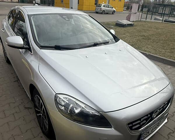 Серый Вольво В40, объемом двигателя 1.6 л и пробегом 227 тыс. км за 9700 $, фото 1 на Automoto.ua