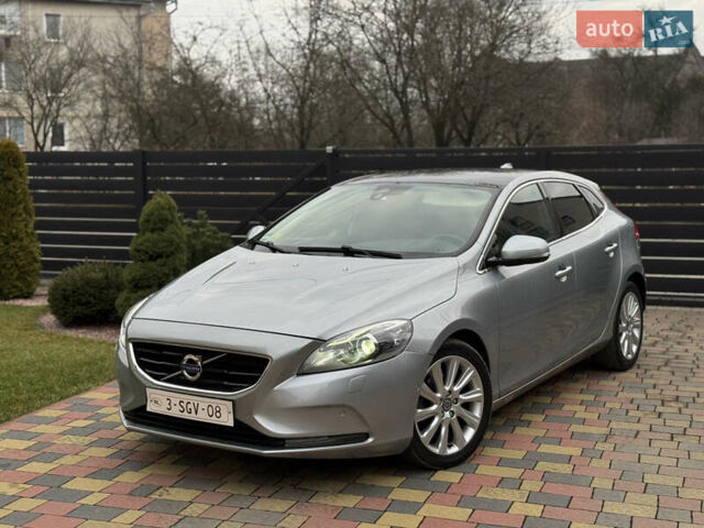 Серый Вольво В40, объемом двигателя 1.56 л и пробегом 210 тыс. км за 9950 $, фото 1 на Automoto.ua